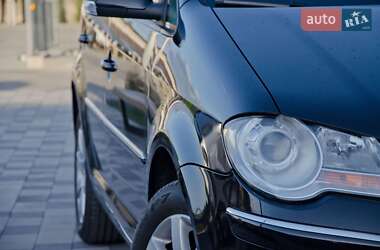 Мінівен Volkswagen Touran 2008 в 