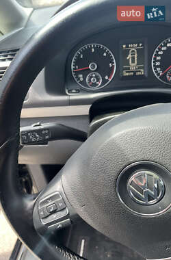 Минивэн Volkswagen Touran 2012 в 