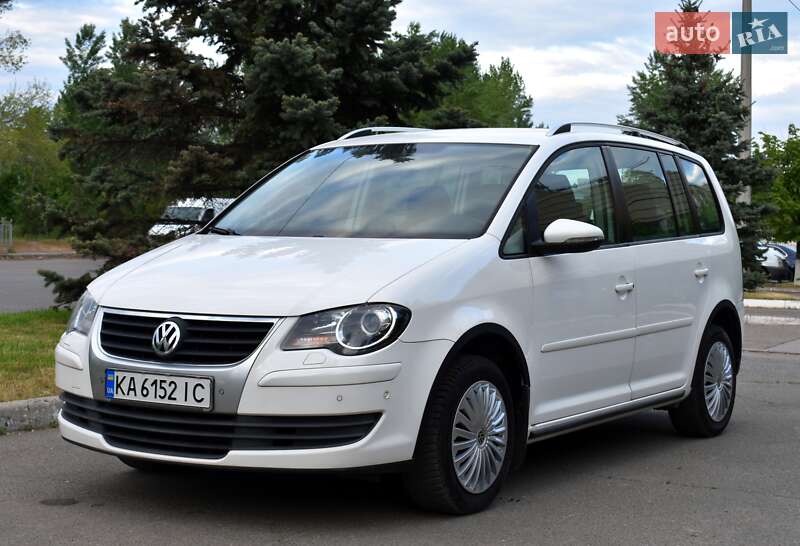 Мінівен Volkswagen Touran 2009 в 