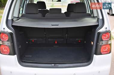 Мінівен Volkswagen Touran 2009 в 