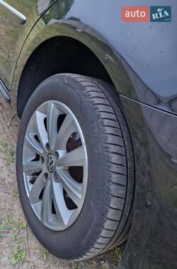 Минивэн Volkswagen Touran 2012 в 