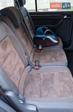 Минивэн Volkswagen Touran 2012 в 