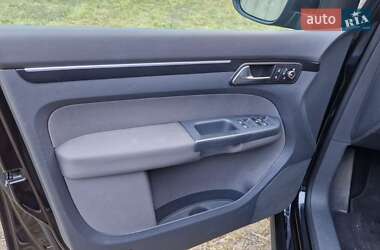 Минивэн Volkswagen Touran 2012 в 