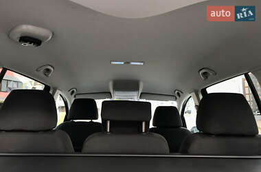 Мінівен Volkswagen Touran 2009 в 