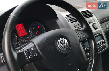 Мінівен Volkswagen Touran 2009 в 