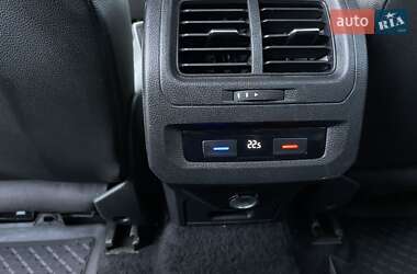 Минивэн Volkswagen Touran 2016 в 