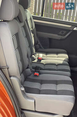 Мінівен Volkswagen Touran 2009 в 