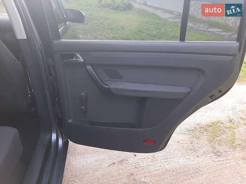 Минивэн Volkswagen Touran 2004 в Полтаве