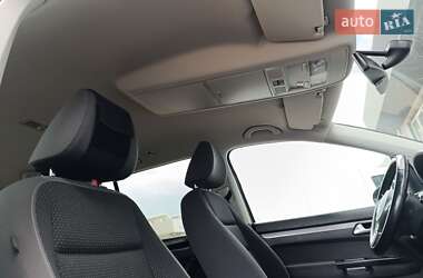 Мінівен Volkswagen Touran 2011 в 