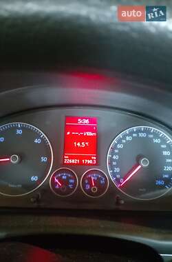 Мінівен Volkswagen Touran 2006 в Тячеві