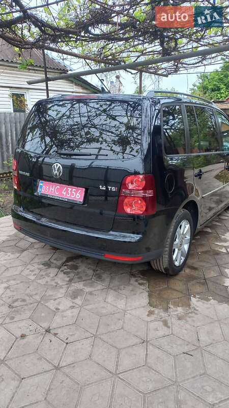 Минивэн Volkswagen Touran 2010 в Ахтырке