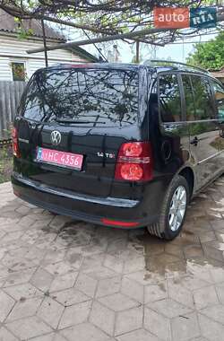 Мінівен Volkswagen Touran 2010 в 