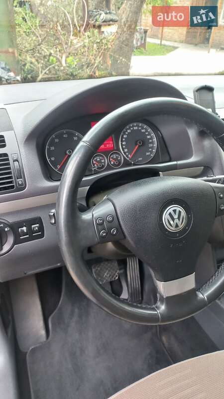 Минивэн Volkswagen Touran 2010 в Ахтырке