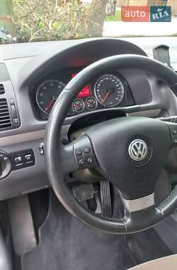 Мінівен Volkswagen Touran 2010 в 