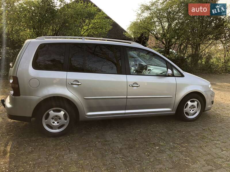 Минивэн Volkswagen Touran 2006 в 