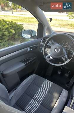 Мінівен Volkswagen Touran 2015 в 