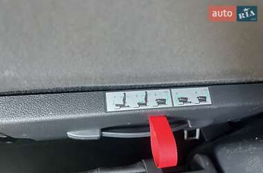 Мінівен Volkswagen Touran 2015 в 