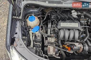 Минивэн Volkswagen Touran 2009 в 
