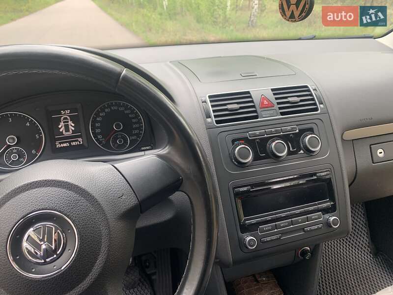 Мінівен Volkswagen Touran 2011 в Зарічному