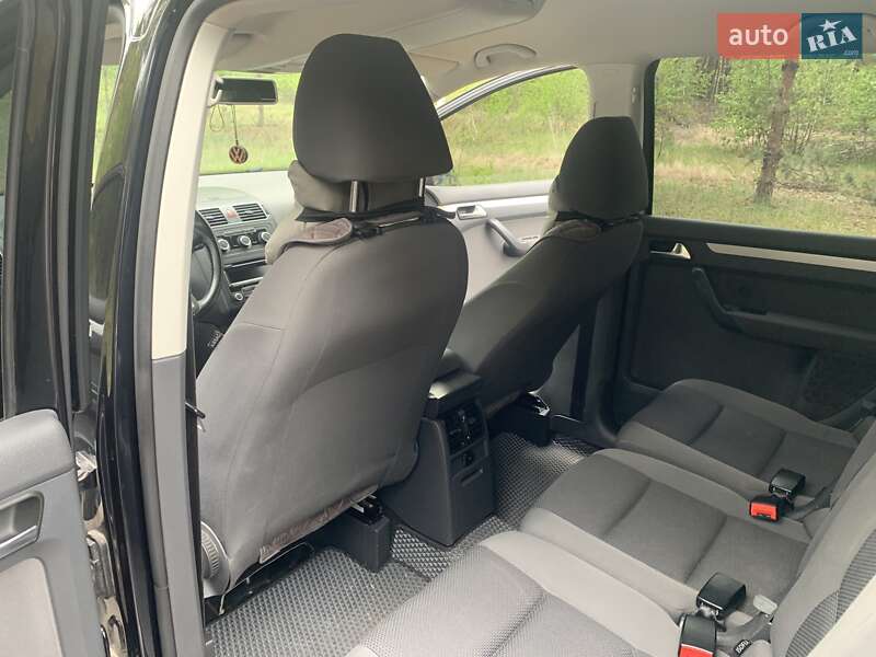 Мінівен Volkswagen Touran 2011 в Зарічному