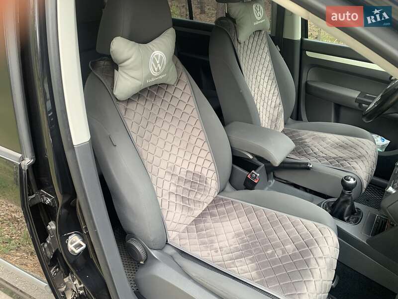 Мінівен Volkswagen Touran 2011 в Зарічному