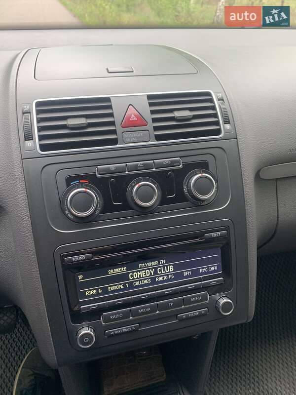 Мінівен Volkswagen Touran 2011 в Зарічному