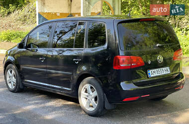 Мінівен Volkswagen Touran 2014 в 