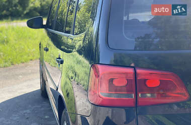 Мінівен Volkswagen Touran 2014 в 