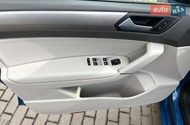 Микровэн Volkswagen Touran 2016 в 