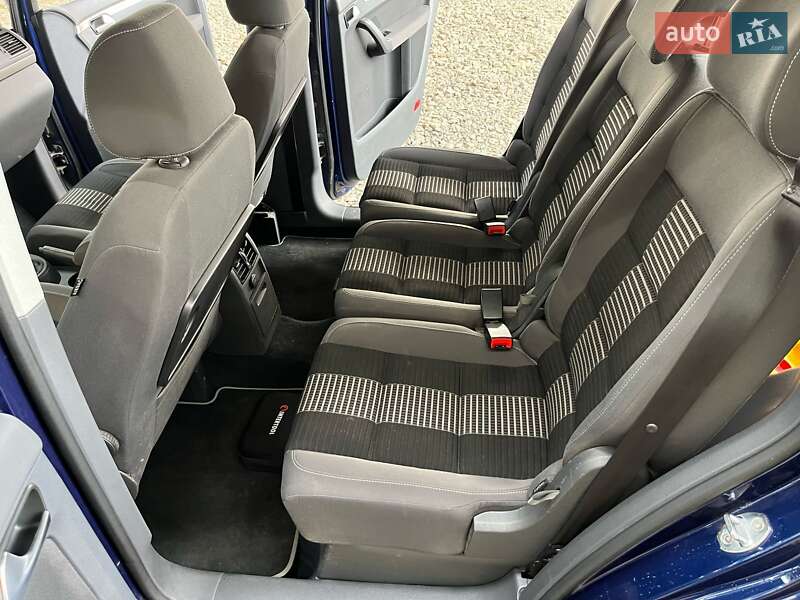 Мінівен Volkswagen Touran 2008 в Луцьку