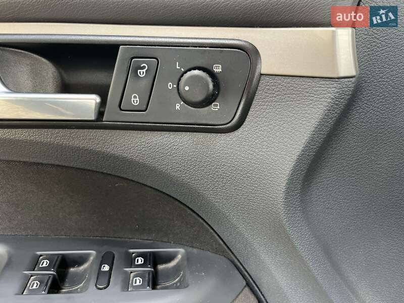 Мінівен Volkswagen Touran 2008 в Луцьку