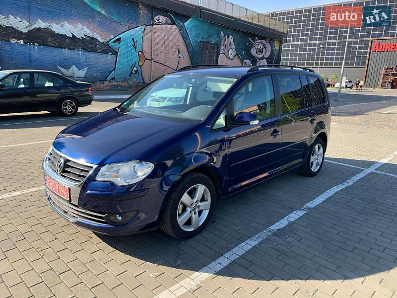 Мінівен Volkswagen Touran 2008 в Луцьку