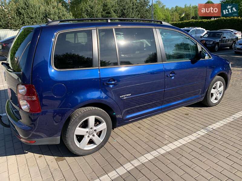 Мінівен Volkswagen Touran 2008 в Луцьку