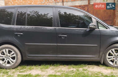 Мінівен Volkswagen Touran 2013 в 