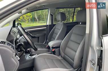 Мінівен Volkswagen Touran 2013 в 