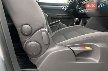 Мінівен Volkswagen Touran 2013 в 