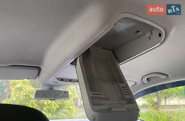 Мінівен Volkswagen Touran 2013 в 
