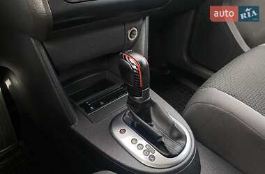 Мінівен Volkswagen Touran 2013 в 