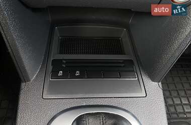 Мінівен Volkswagen Touran 2013 в 