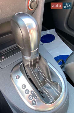 Мінівен Volkswagen Touran 2012 в 