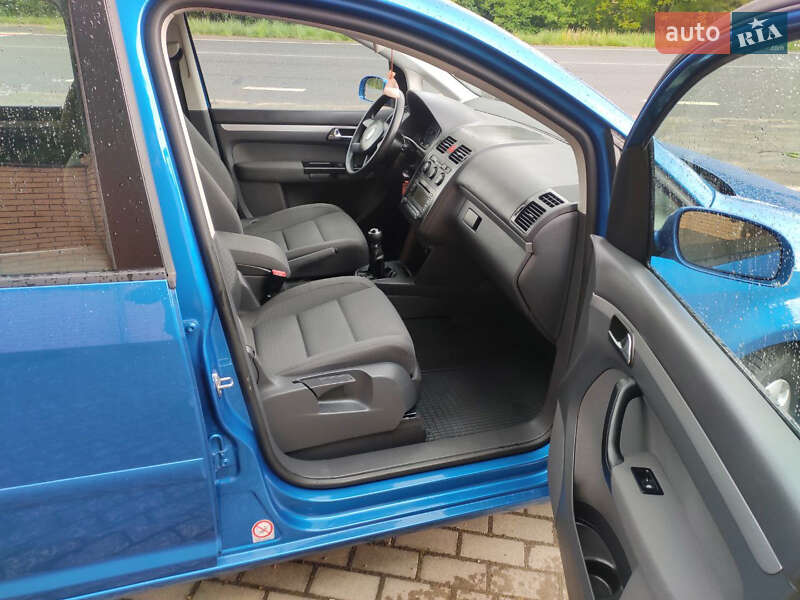 Минивэн Volkswagen Touran 2005 в Красилове