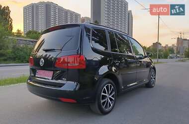 Мінівен Volkswagen Touran 2013 в 