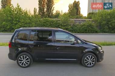 Мінівен Volkswagen Touran 2013 в 