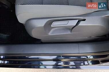 Мінівен Volkswagen Touran 2013 в 
