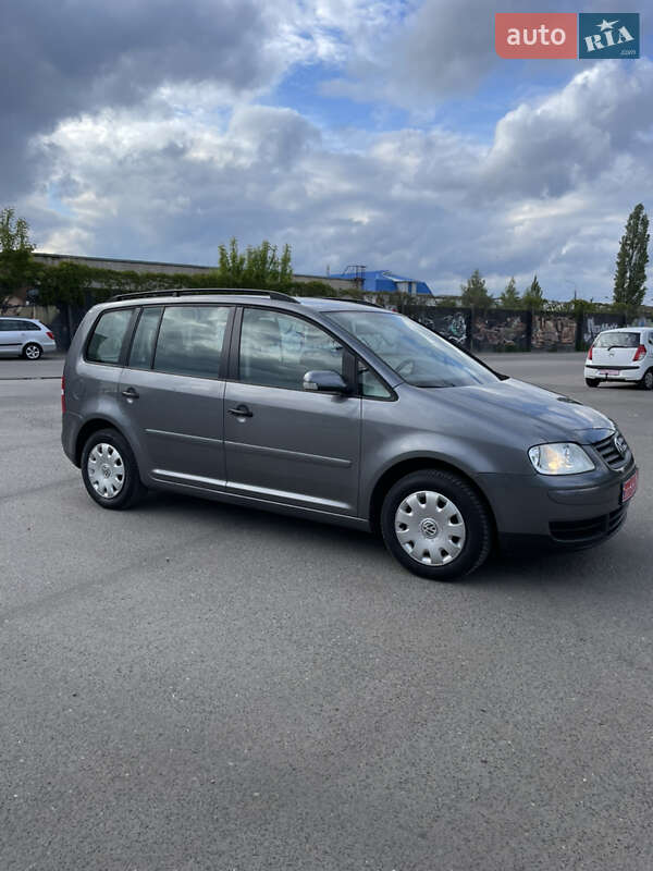 Минивэн Volkswagen Touran 2005 в 