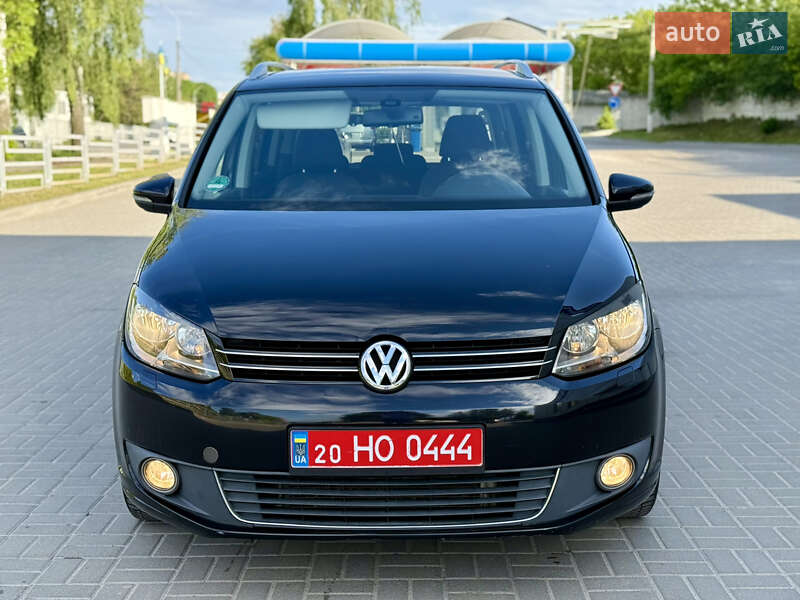 Мінівен Volkswagen Touran 2012 в 