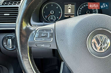 Мінівен Volkswagen Touran 2012 в 