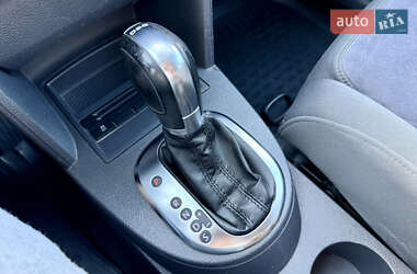 Мінівен Volkswagen Touran 2012 в 