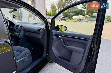 Мінівен Volkswagen Touran 2012 в 
