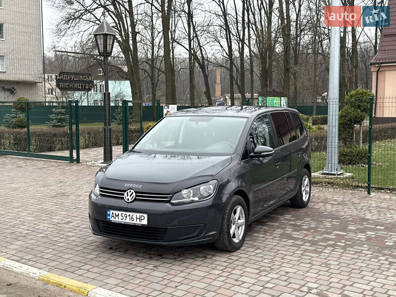 Мінівен Volkswagen Touran 2015 в 
